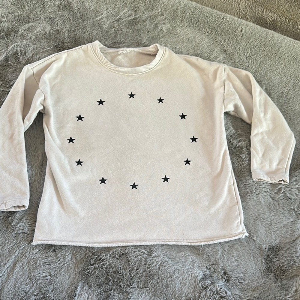 White sweatshirt with Star Pattern